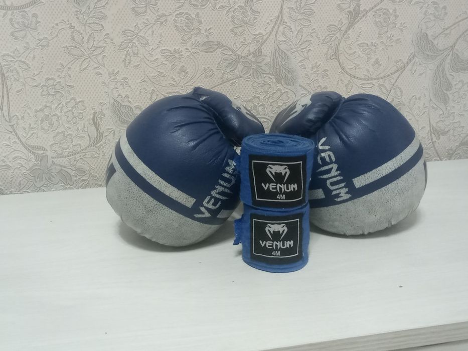 Боксерские перчатки