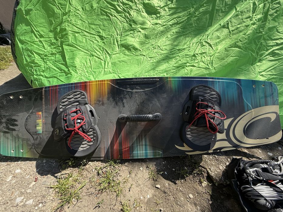 Set complet Kitesurfing Cabrinha (Kite 12m, Placă, Bară, Centură, Pompă)