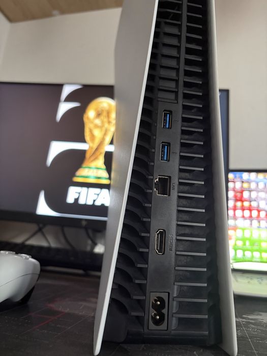 Vând PlayStation 5 Digital Edition – 825 GB + 1 controller