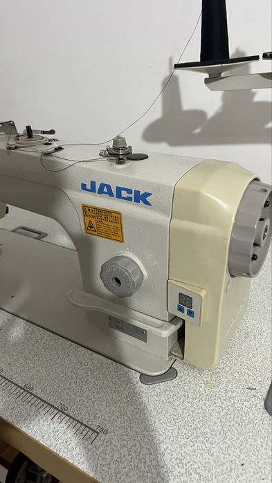 Швейная машинка JACK