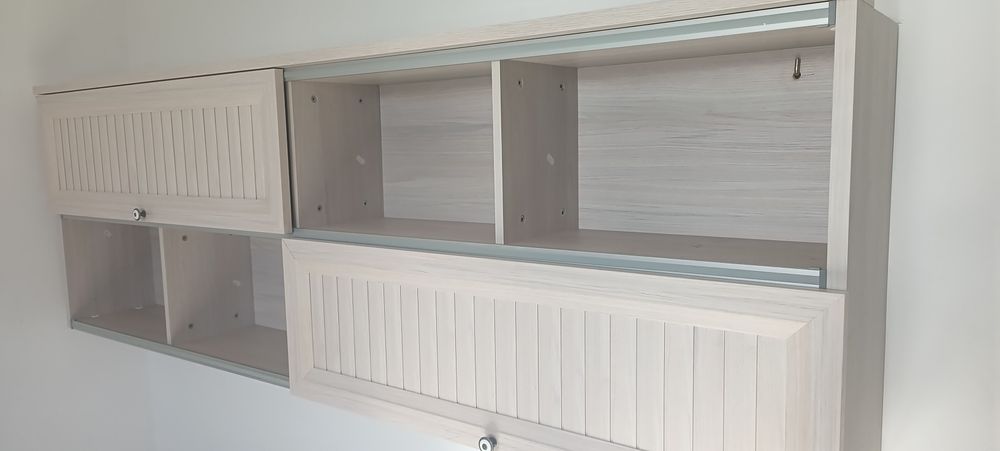 Продам навесной книжный шкаф