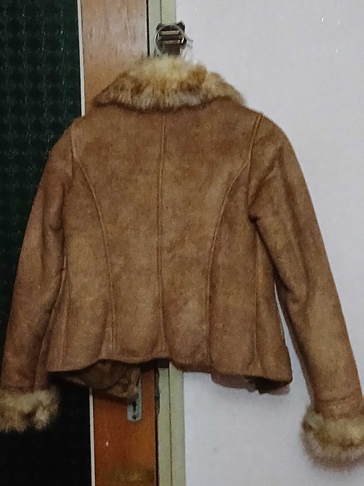 Haina eleganta din piele intoarsa cu blana naturala