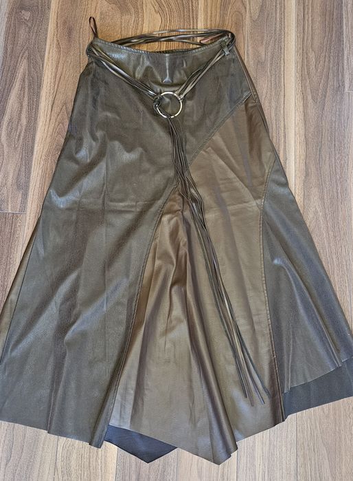 Много красива дълга кафява кожена пола с колан, номер 38, размер S-M
