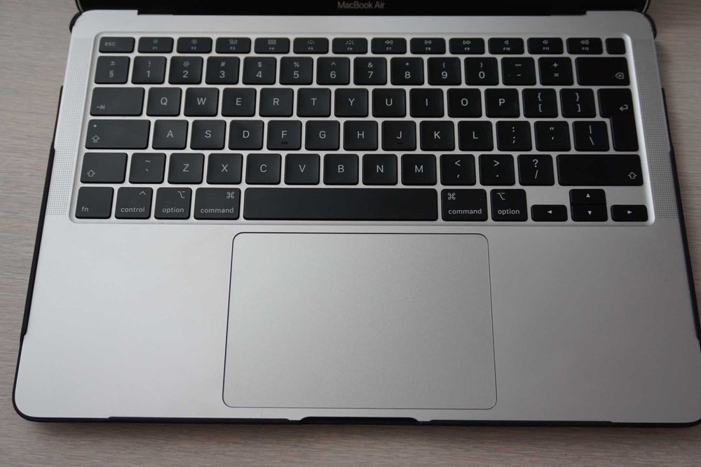 MacBook Air 13" 2020, 8GB RAM, 256GB SSD