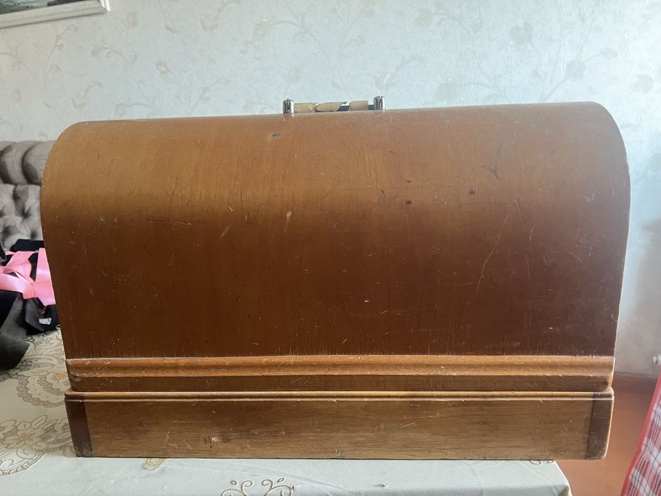 Продам швейную машинку ( раритет).