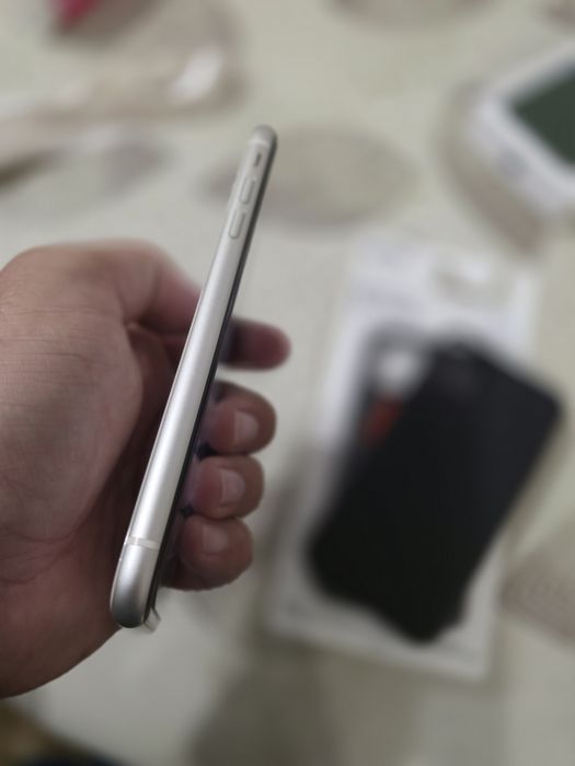 iPhone 11 - 64gb.