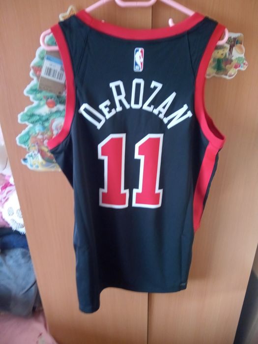 Maieu Nike Chicago bulls și La Lakers mărimea M nou cu eticheta