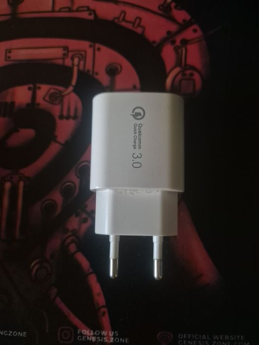 Адаптер с възможност за двойно зареждане