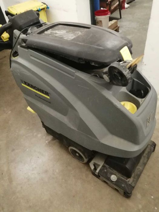 De vânzare aparat de curățat pardoseli Karcher