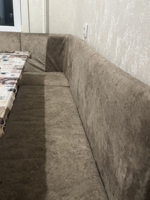 Обеденный зона и стулья