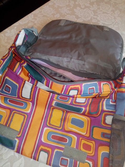 Продавам дамска чанта PERFECT с дълга презрамка