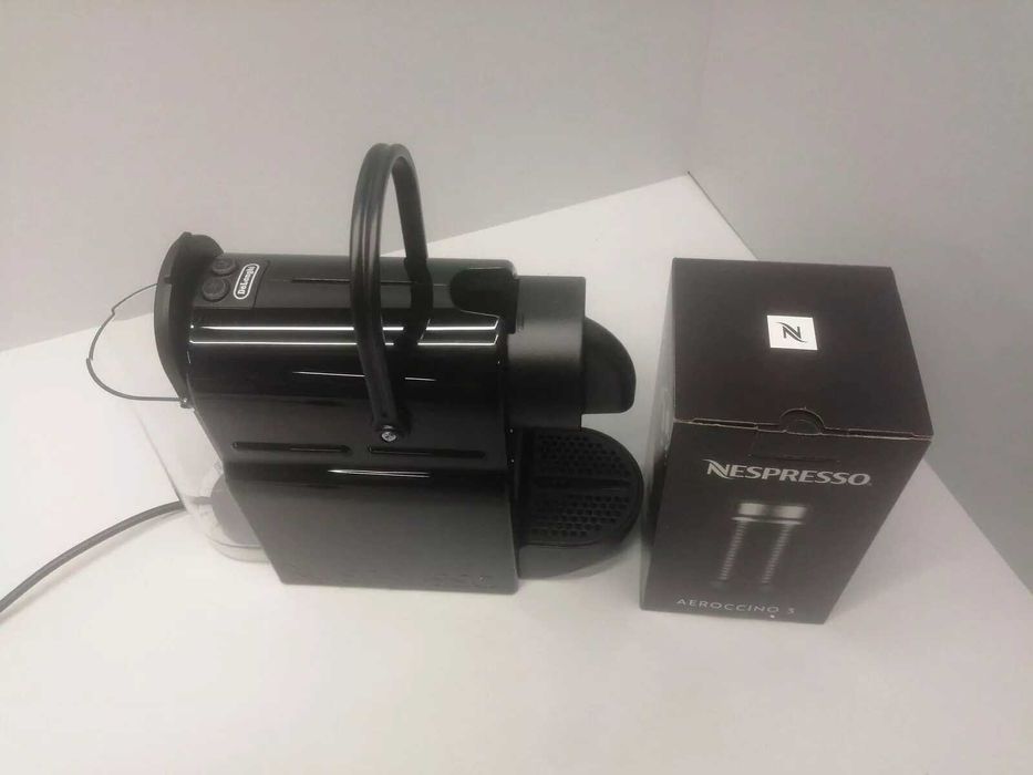 Кафемашина с капсули Nespresso Inissia с аерочино кана за мляко