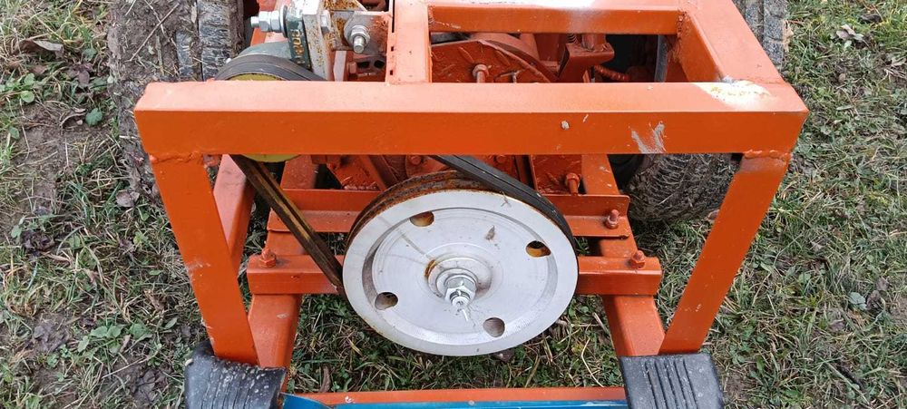 Tractoraș făcut artizanal