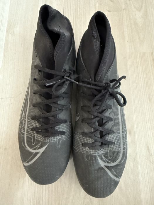 Ghete de fotbal sintetic