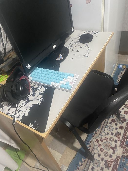 Продам стол недорого