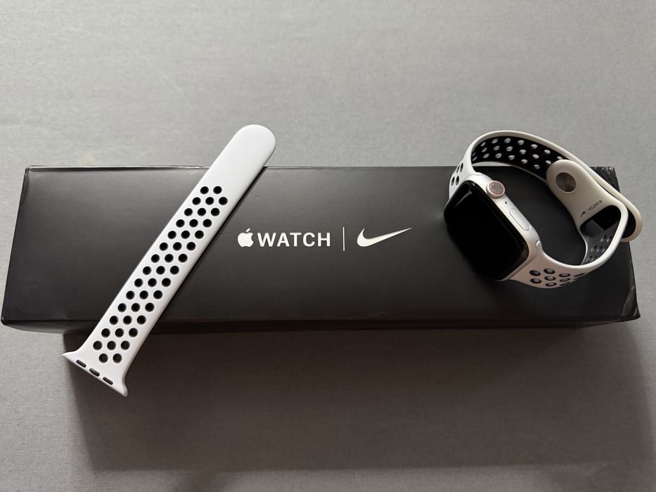 Apple watch series 5 nike edition