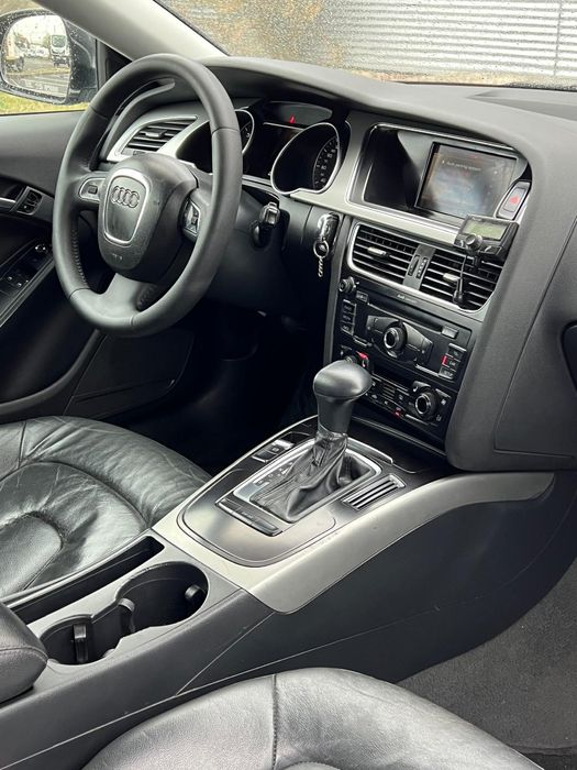 Vând Audi A5 2010 TDI automata * LED *  stare impecabila urgent