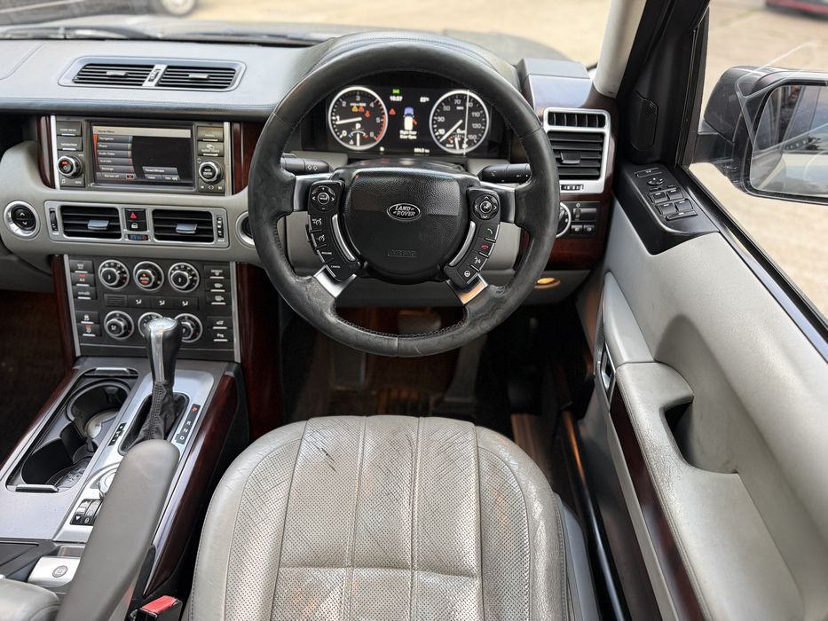 Land Rover - Range Rover - Vogue - Face Lift - 2009 - 3.6 Diesel - V8 - Full Led - Bi Xenon - Automat - Perne de aer - Harman Kardon - Trapa -