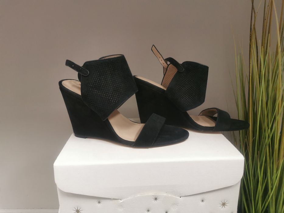 Сандали нови платформа 36 велур черни