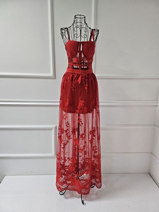 Нова рокля дантелена в S размер.