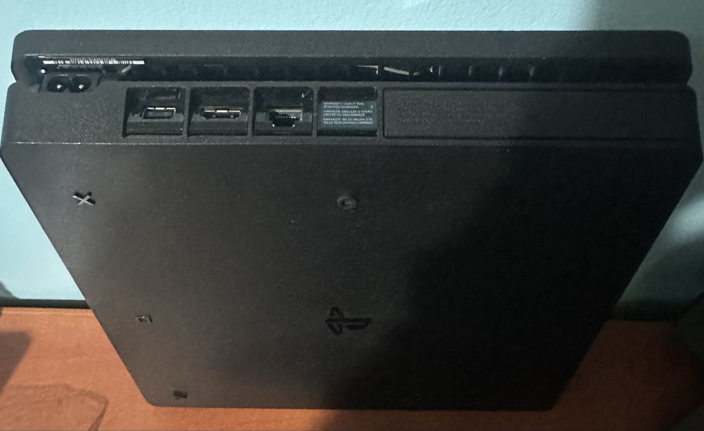 Vand consola PS4 Slim+2 controllere