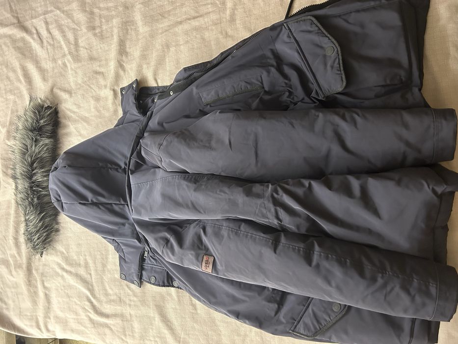 Зимно Яке Guess