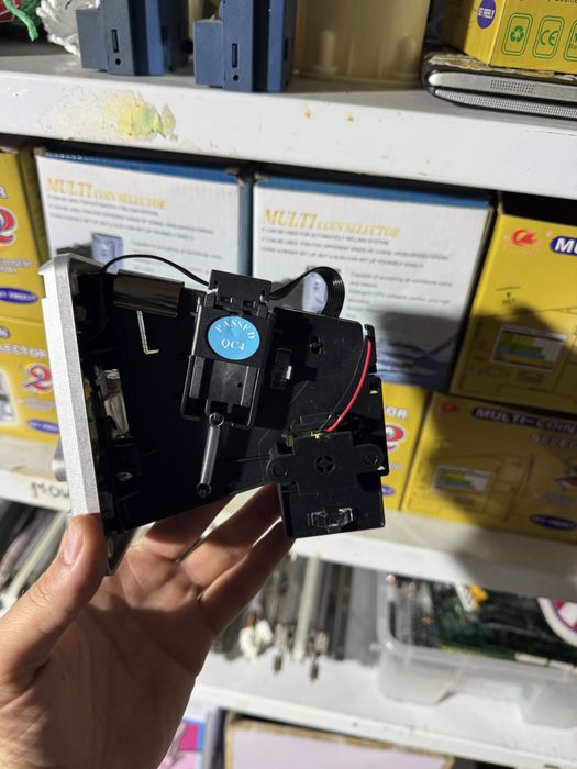 Продавам чисто нови монетоприемници