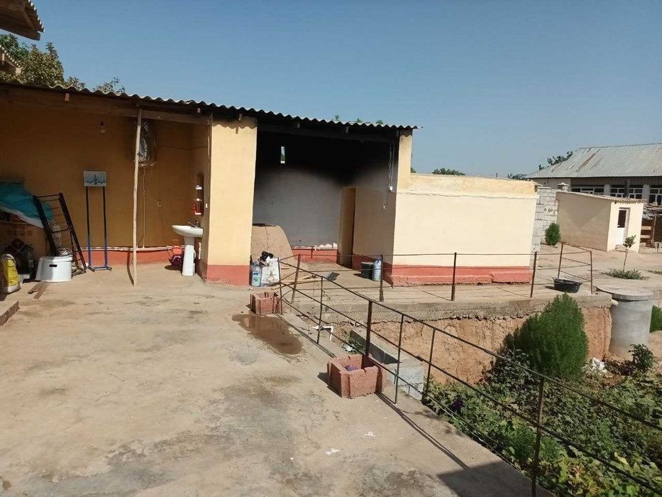 Xovli uy sotiladi