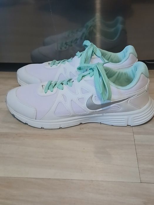 Маратонки NIKE Намаление