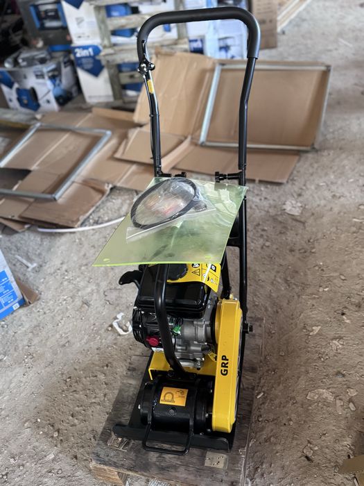 Talpa compactoare 70 kg  4t benzina