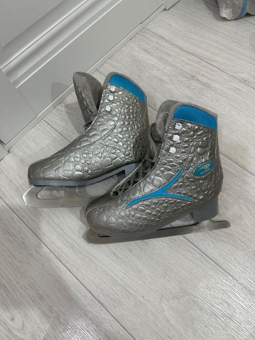 Коньки женские утепленные