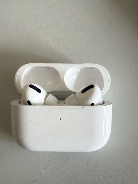 AirPods Pro в хорошем состаянии