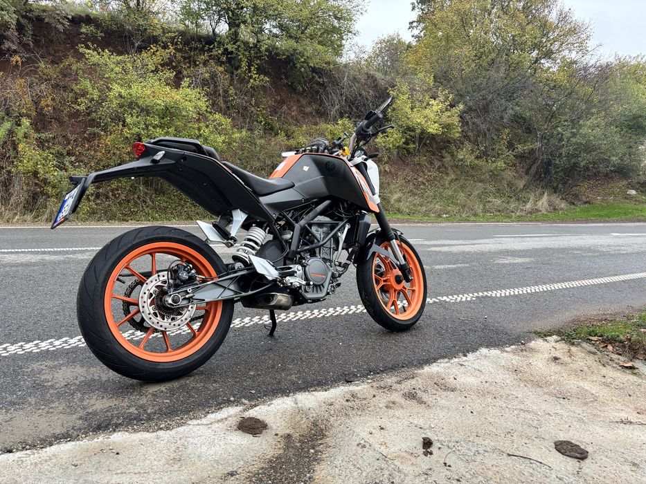KTM Duke 125 – agilă, stabilă și gata de drum!