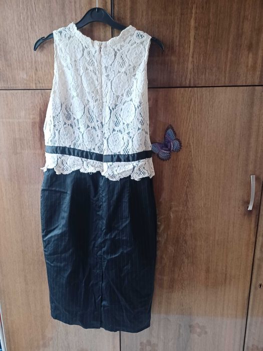 Рокля с памучна дантела