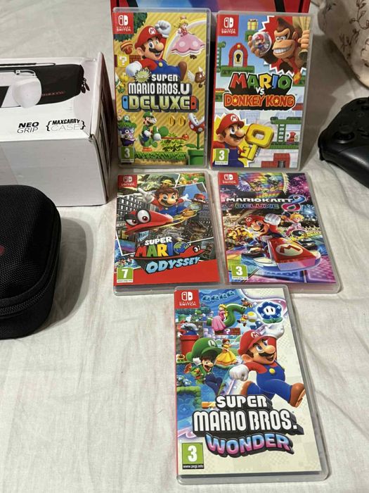 Nintendo Switch OLED + 5 игри + аксесоари – пълен комплект