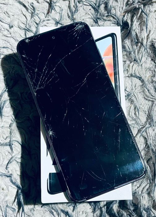 SAMSUNG A71.           •