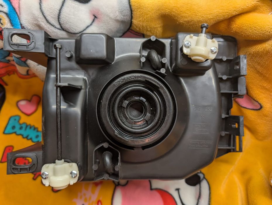 Продам фары на Паджеро 2