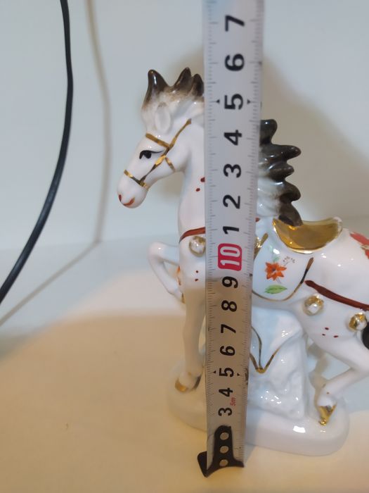 Статуэтка фарфор Лошадка
