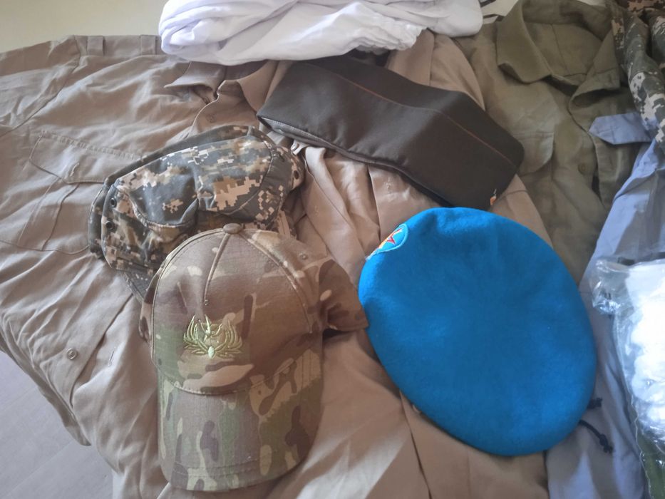 Военная форма, рубашка  ,берет,кепка