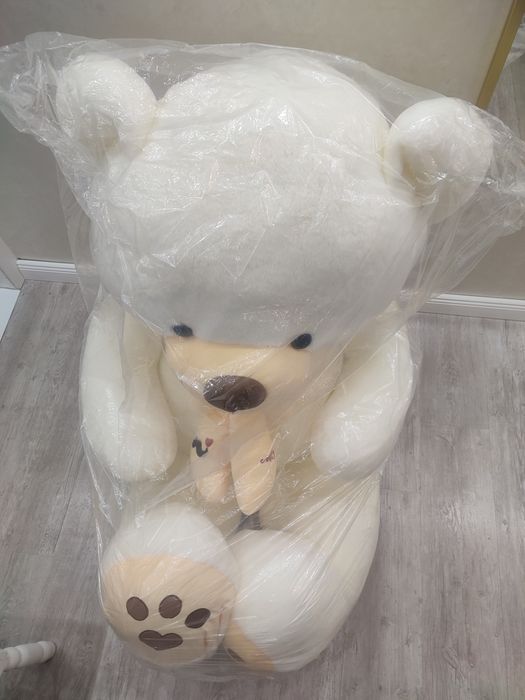 Большой плюшевый мишка