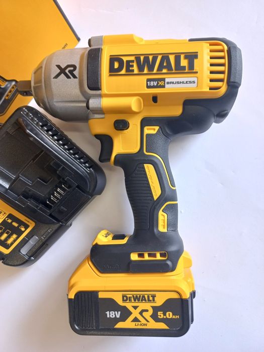 Гайковерт DeWalt DCF899 с батерия 5Ah и Зарядно устройство