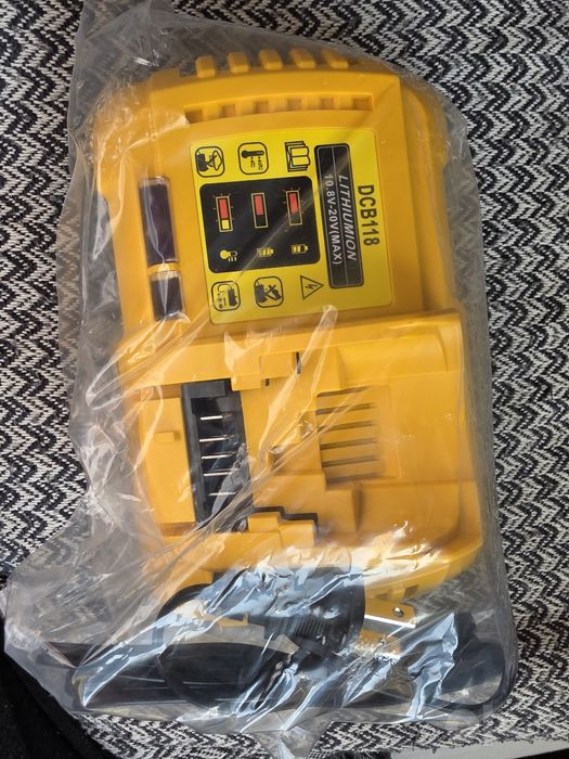 Быстрая зарядка на Dewalt аккумулятор. DSB 118 ,6A ,12v-20v