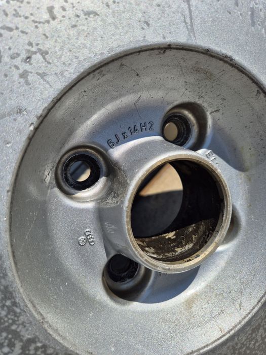 Джанти Pirelli 14 цола , 4х100 ,6j , et38 , 195/45/14 Vw , Bmw e30