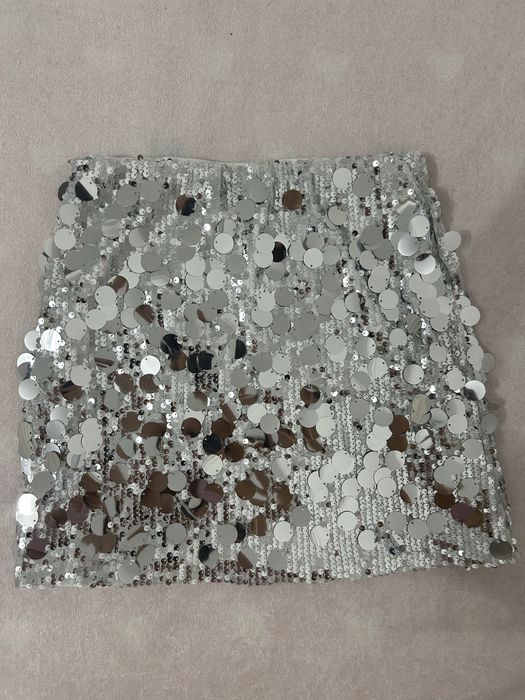 Сива къса пола с паети