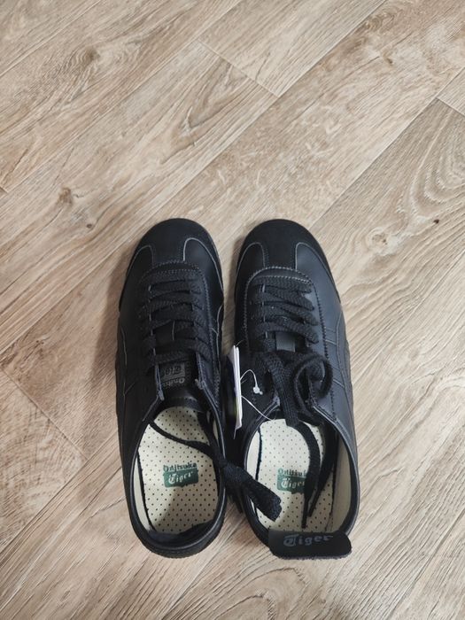 Продам кроссовки