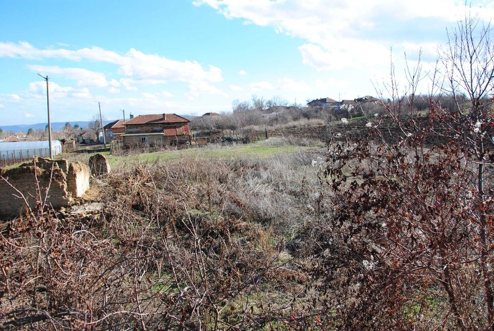 Двор в село Върбица