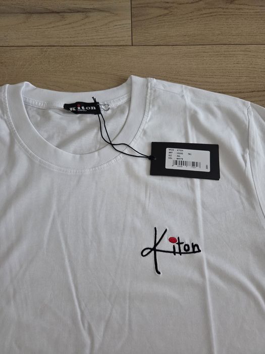 Tricou alb Kiton cu imprimeu brodat