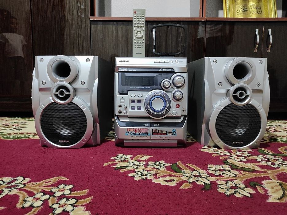 Muzikalni sentir Samsung 3000w sotiladi