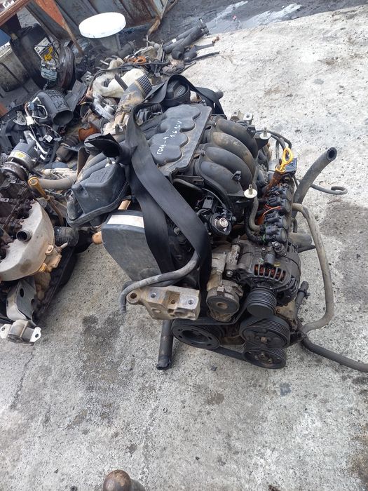 Двигател за Фолксваген Голф 4  1.6 бензин !