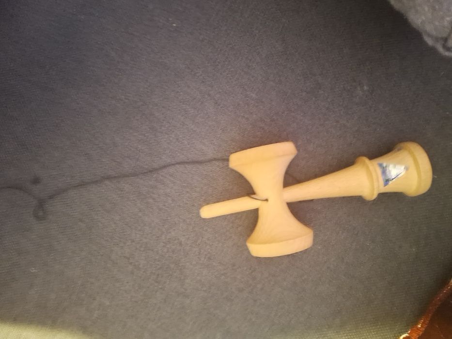 Kendama krom pop cu ata de rezerva + grip